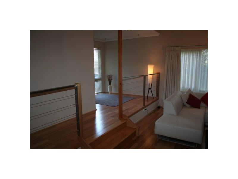 32 Ambleside Crs, Berwick VIC 3806