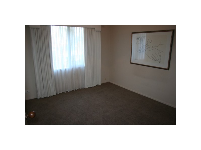 32 Ambleside Crs, Berwick VIC 3806
