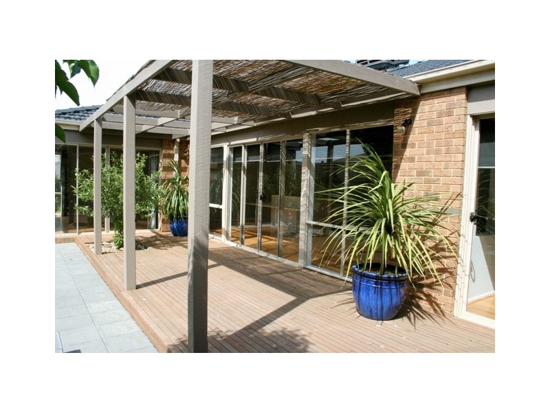 5 Cedarwood Crescent, Berwick VIC 3806