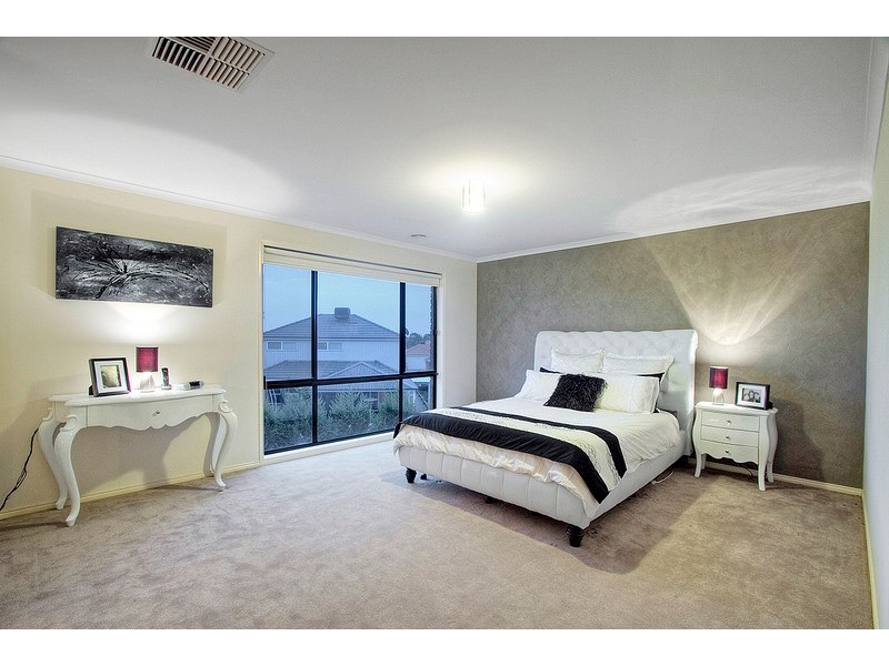 11 Irving Close, Berwick VIC 3806