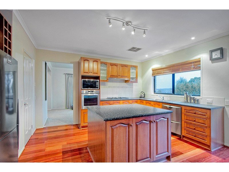 11 Irving Close, Berwick VIC 3806