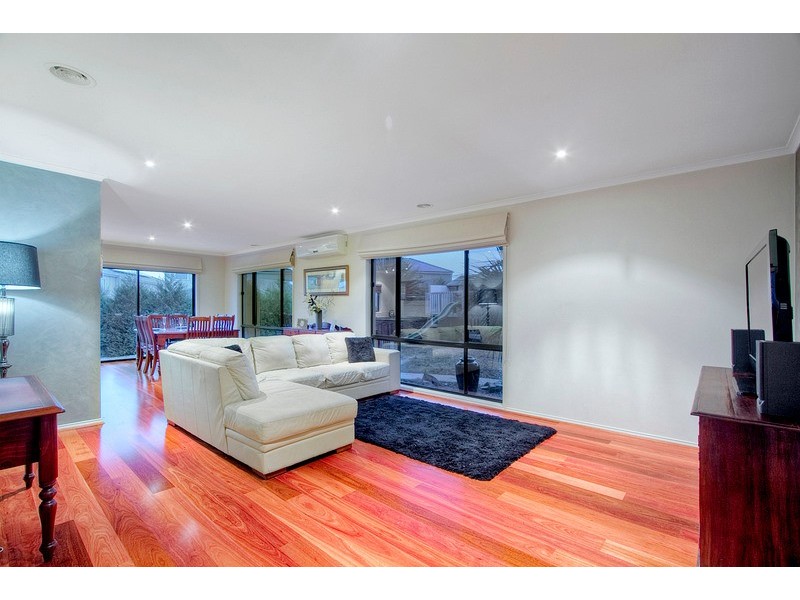 11 Irving Close, Berwick VIC 3806