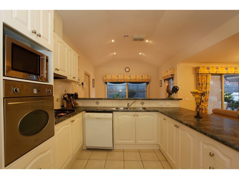 4 Carlisle Drive, Beaconsfield VIC 3807