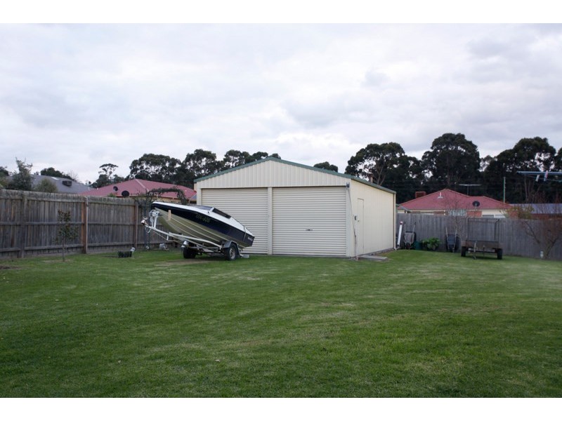 4 Carlisle Drive, Beaconsfield VIC 3807