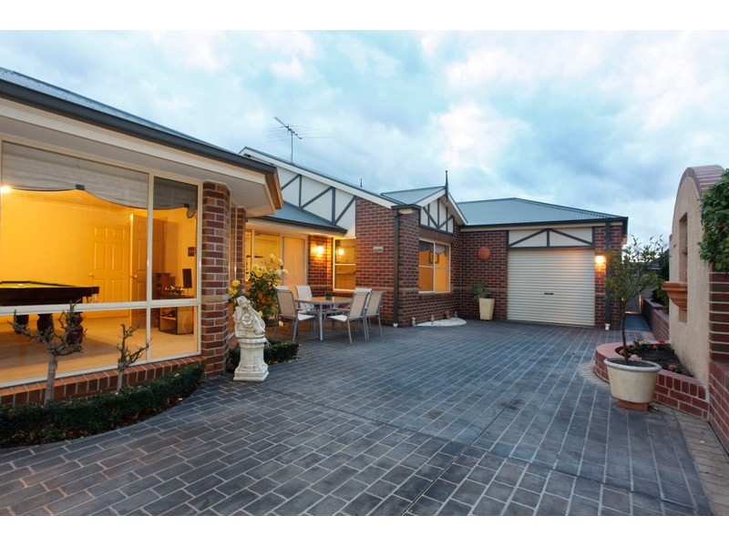 4 Carlisle Drive, Beaconsfield VIC 3807