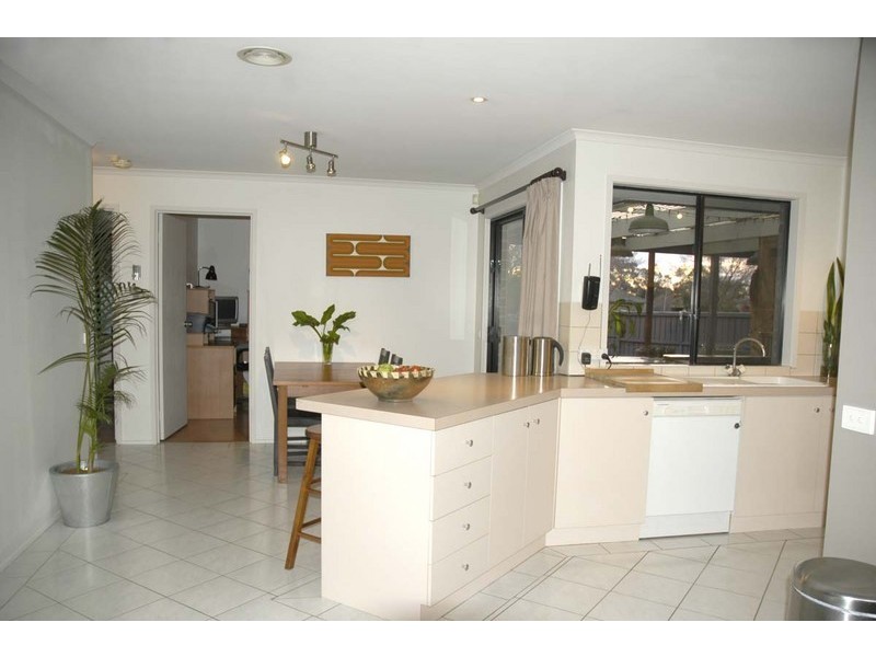 8 Moloney Court, Berwick VIC 3806