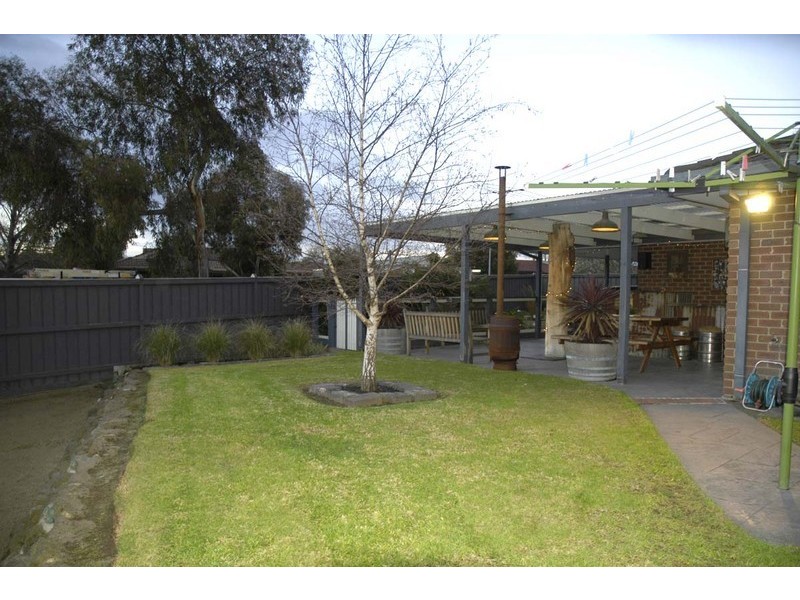 8 Moloney Court, Berwick VIC 3806