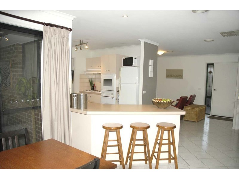 8 Moloney Court, Berwick VIC 3806