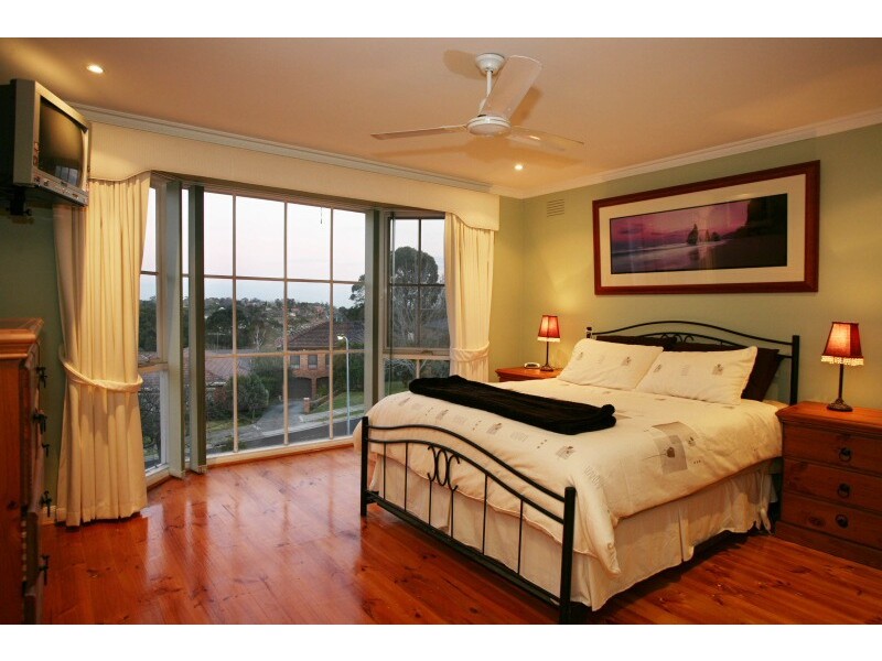 24 Outlook Drive, Berwick VIC 3806