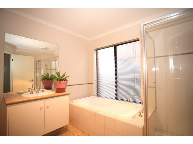 25 Pendulum Place, Berwick VIC 3806