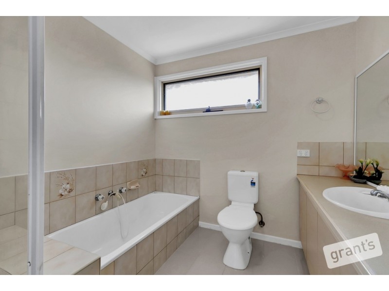 72 Lodge Crescent, Berwick VIC 3806