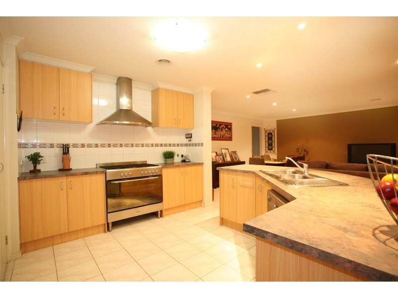 14 Sundial Court, Berwick VIC 3806