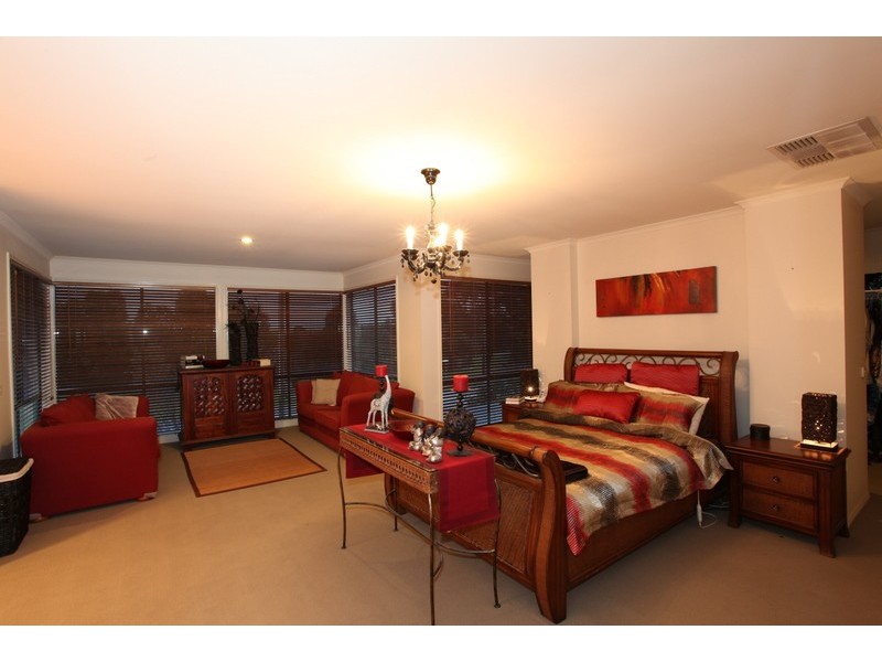 15 Clocktower Court, Berwick VIC 3806