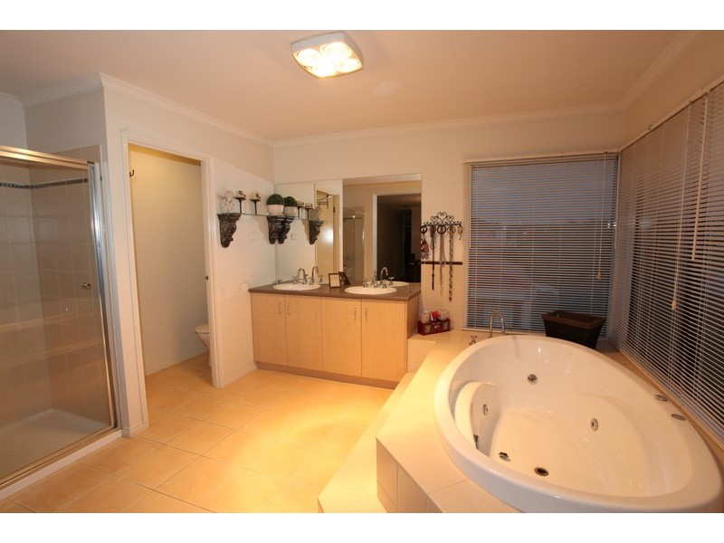 15 Clocktower Court, Berwick VIC 3806