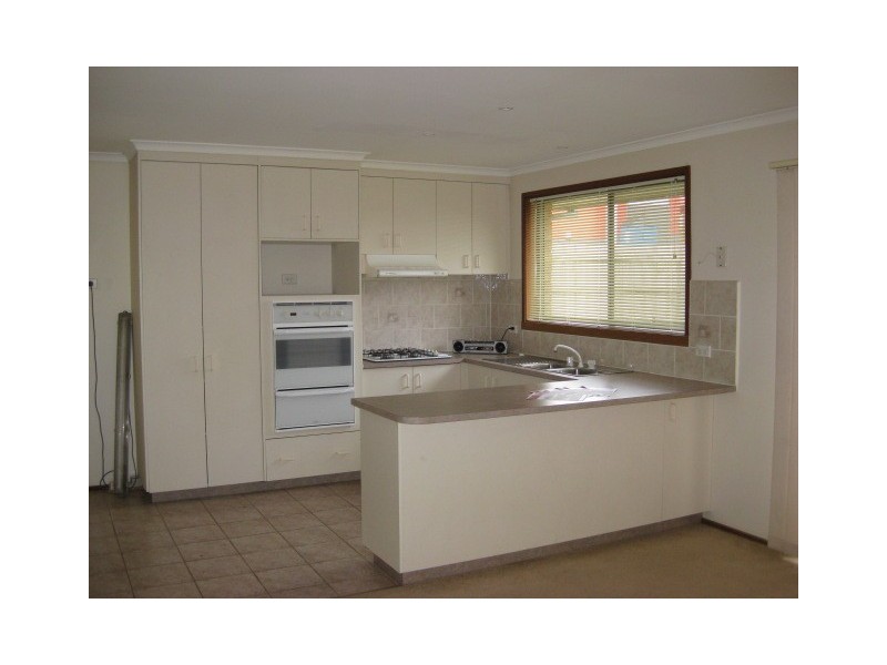 9 Raneen Place, Berwick VIC 3806