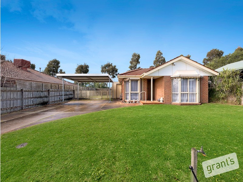 12 Broome Crescent, Cranbourne North VIC 3977