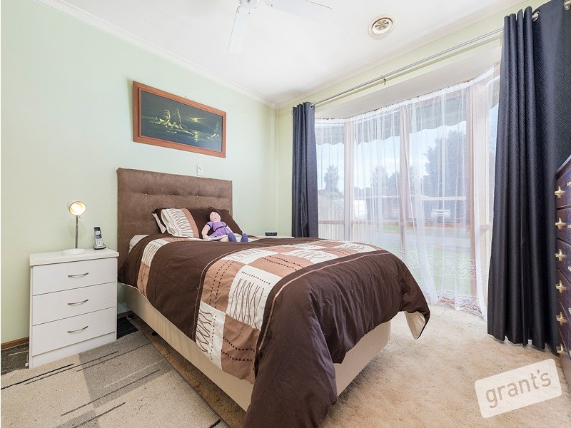 12 Broome Crescent, Cranbourne North VIC 3977