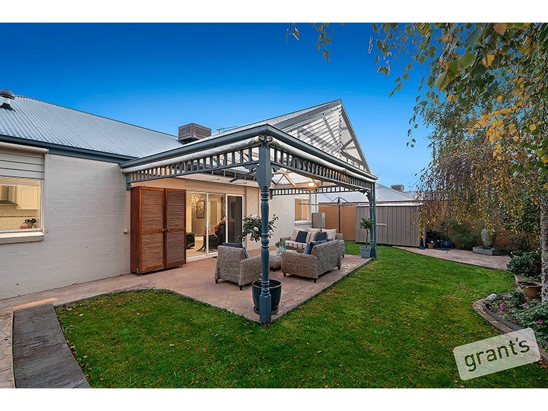 6 Newhaven Drive, Berwick VIC 3806