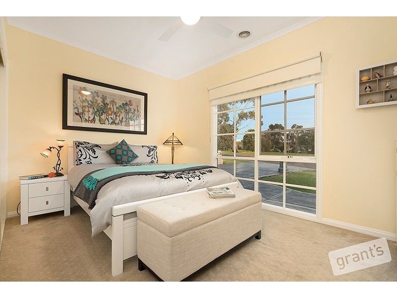 6 Newhaven Drive, Berwick VIC 3806