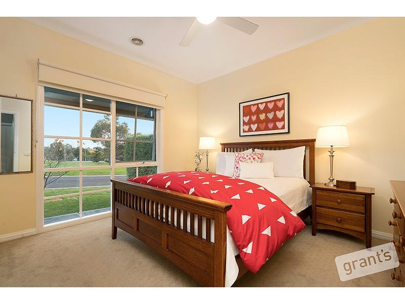 6 Newhaven Drive, Berwick VIC 3806