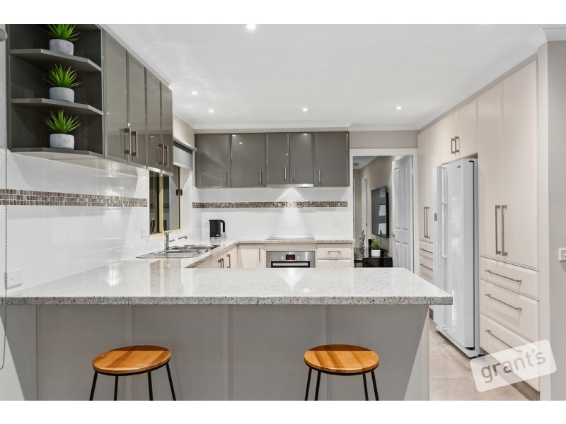 11 Allira Close, Berwick VIC 3806