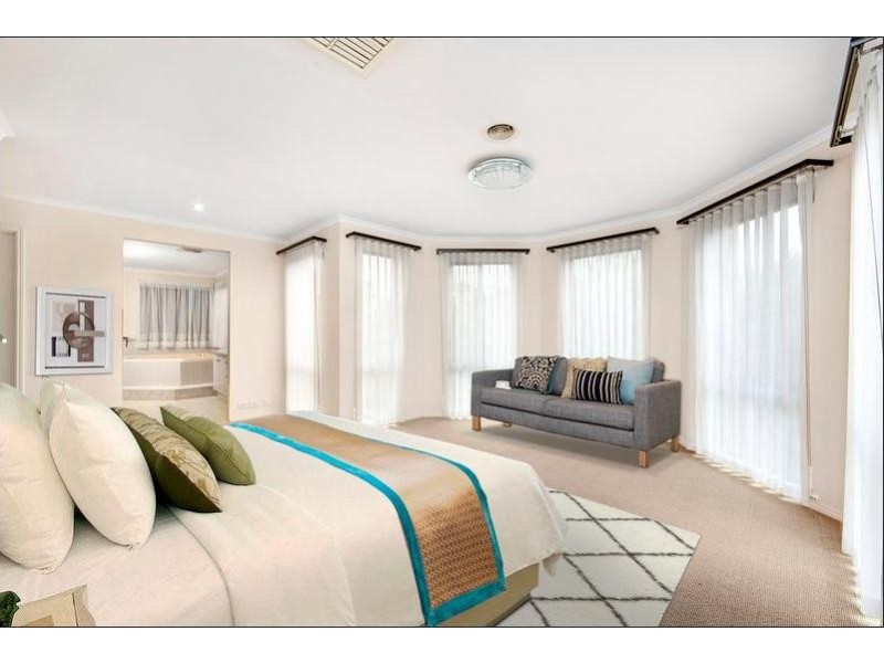 5 Kippenross Drive, Narre Warren South VIC 3805