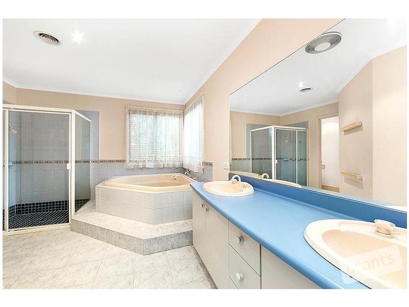 5 Kippenross Drive, Narre Warren South VIC 3805