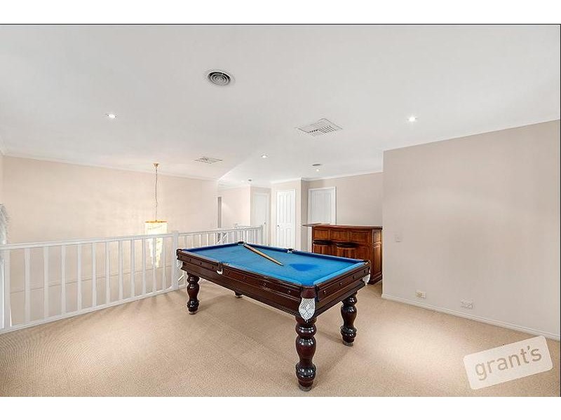 5 Kippenross Drive, Narre Warren South VIC 3805