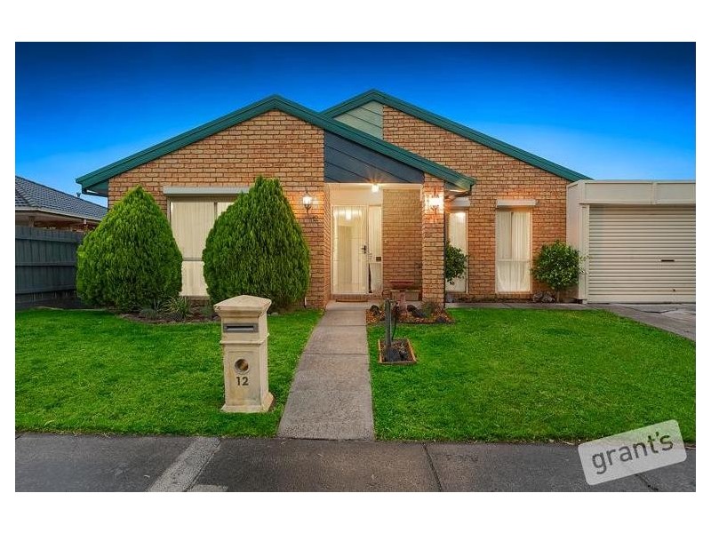 12 Bates Street, Cranbourne West VIC 3977