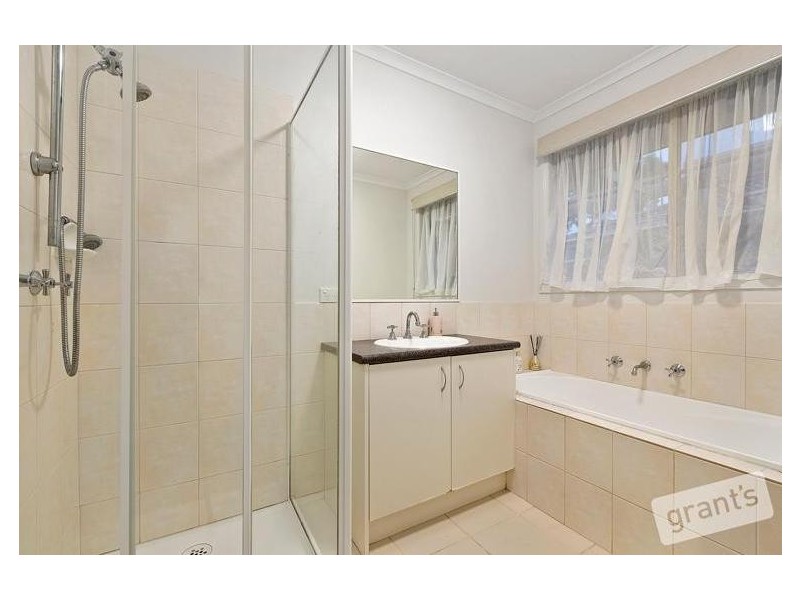 12 Bates Street, Cranbourne West VIC 3977
