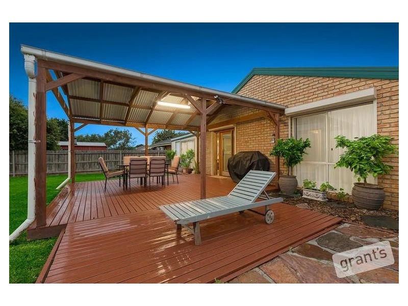 12 Bates Street, Cranbourne West VIC 3977