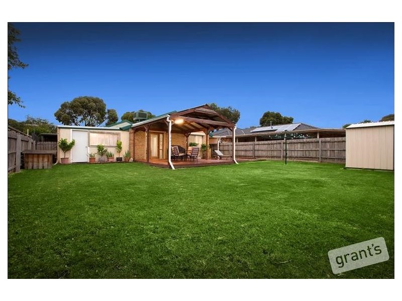 12 Bates Street, Cranbourne West VIC 3977