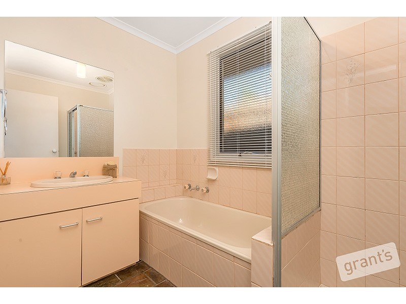 35 Adam Avenue, Hallam VIC 3803