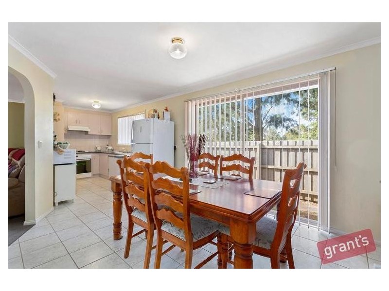 2/21 Ravensthorpe Crescent, Narre Warren VIC 3805