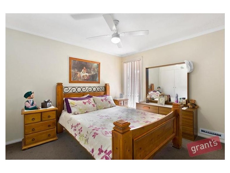 2/21 Ravensthorpe Crescent, Narre Warren VIC 3805