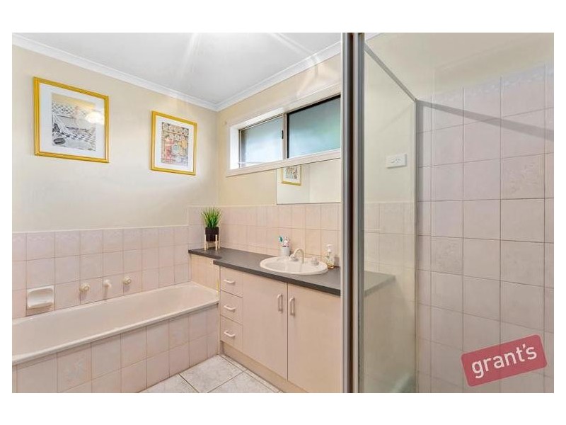 2/21 Ravensthorpe Crescent, Narre Warren VIC 3805
