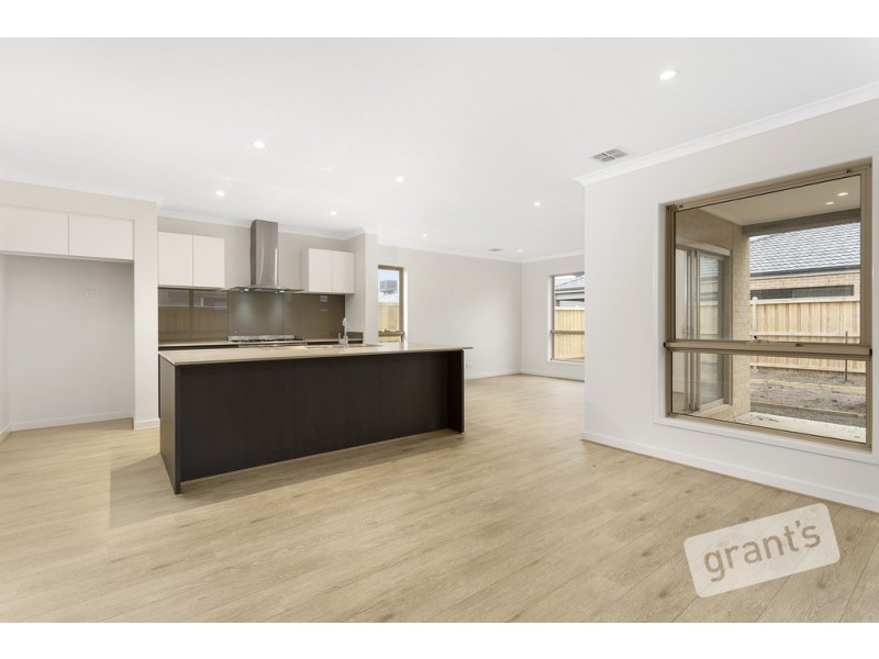 4 Hallyburton Drive, Clyde North VIC 3978