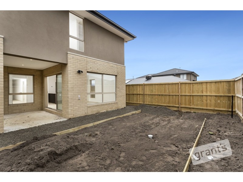 4 Hallyburton Drive, Clyde North VIC 3978