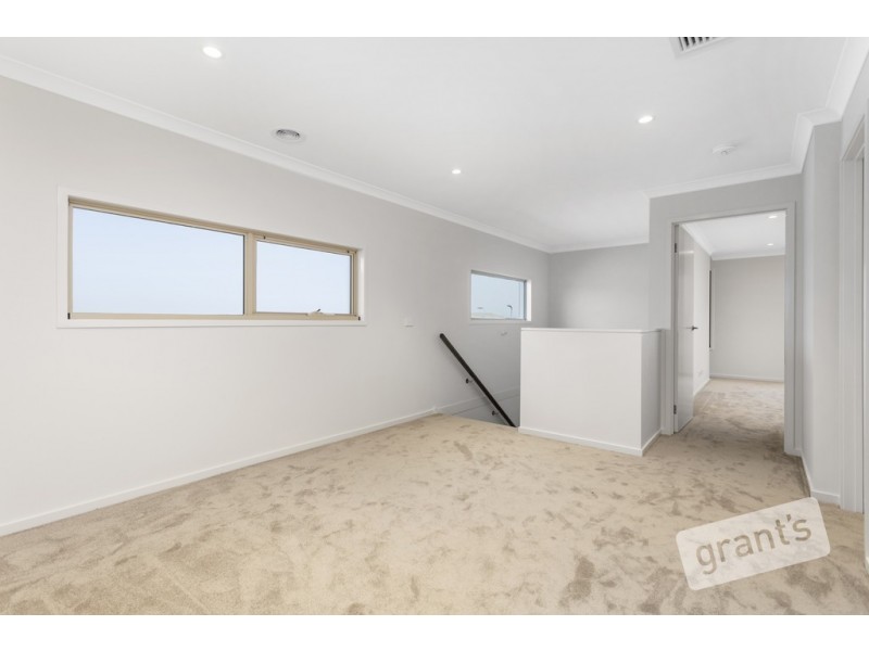 4 Hallyburton Drive, Clyde North VIC 3978