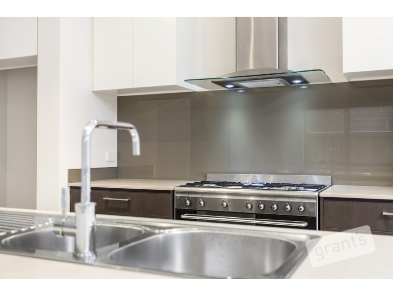 4 Hallyburton Drive, Clyde North VIC 3978