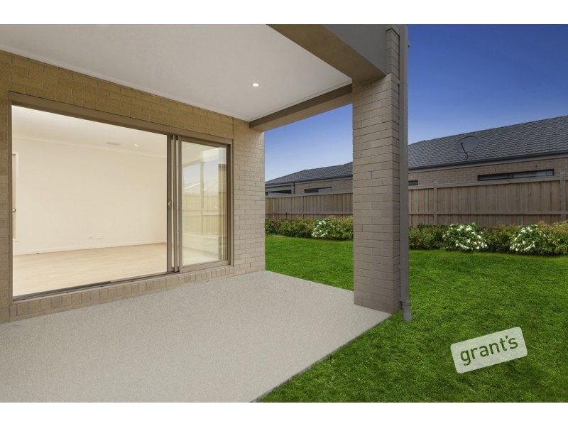 4 Hallyburton Drive, Clyde North VIC 3978