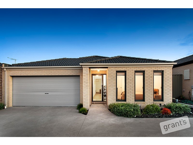 41 Renlik Circuit, Cranbourne North VIC 3977
