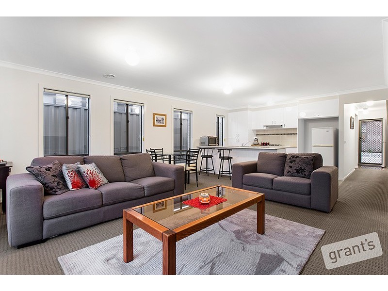 41 Renlik Circuit, Cranbourne North VIC 3977