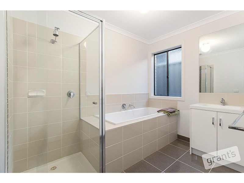 41 Renlik Circuit, Cranbourne North VIC 3977