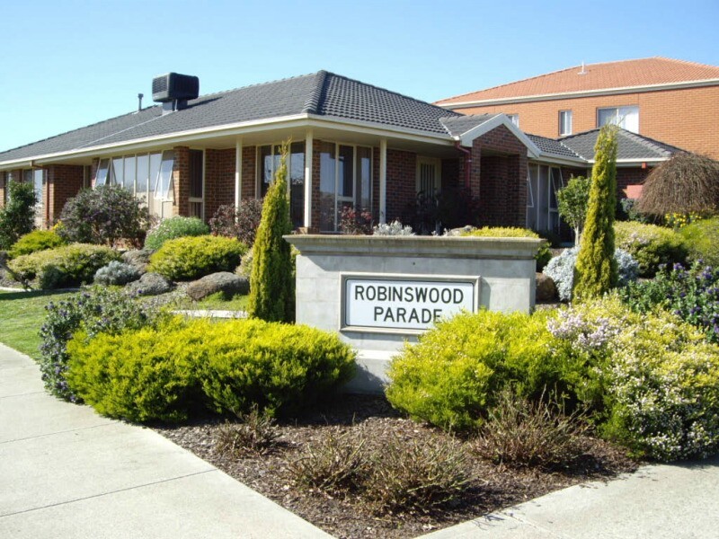 2 Robinswood Parade, Narre Warren South VIC 3805