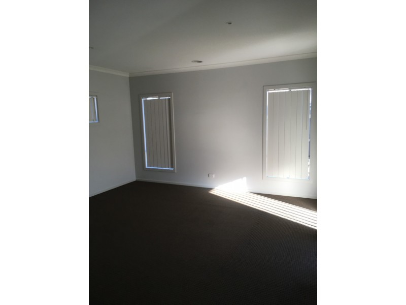 10 Weebill Way, Pakenham VIC 3810