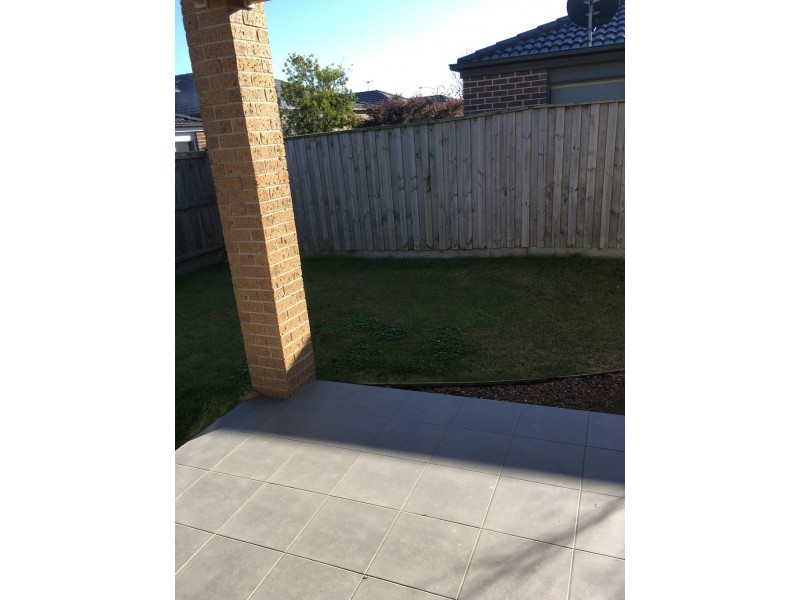 10 Weebill Way, Pakenham VIC 3810