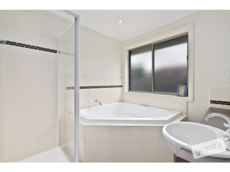 31 Hartsmere Drive, Berwick VIC 3806