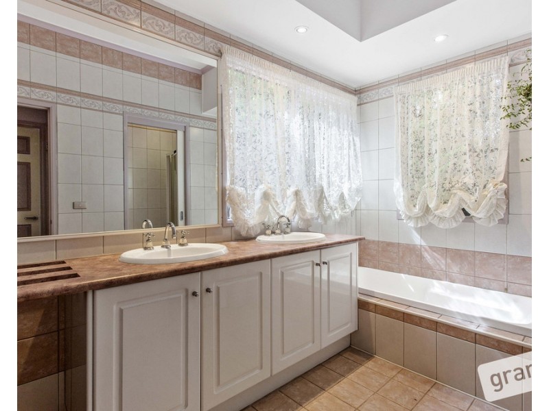 3-4 Tamara Close, Berwick VIC 3806