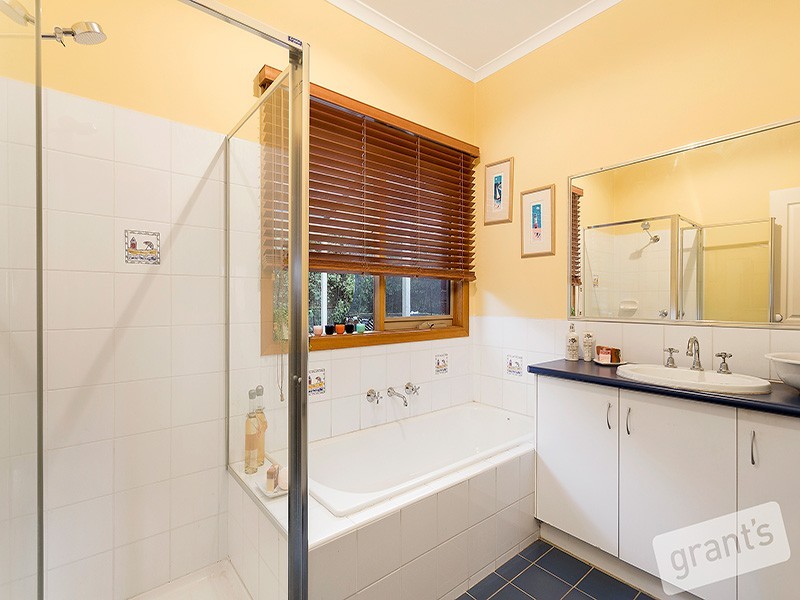 33 Silkwood Avenue, Berwick VIC 3806